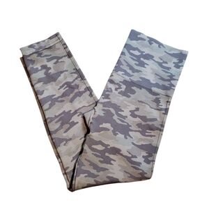 *SOLD*         Spanx Camo Seamless Cropped Tights Leggings Large